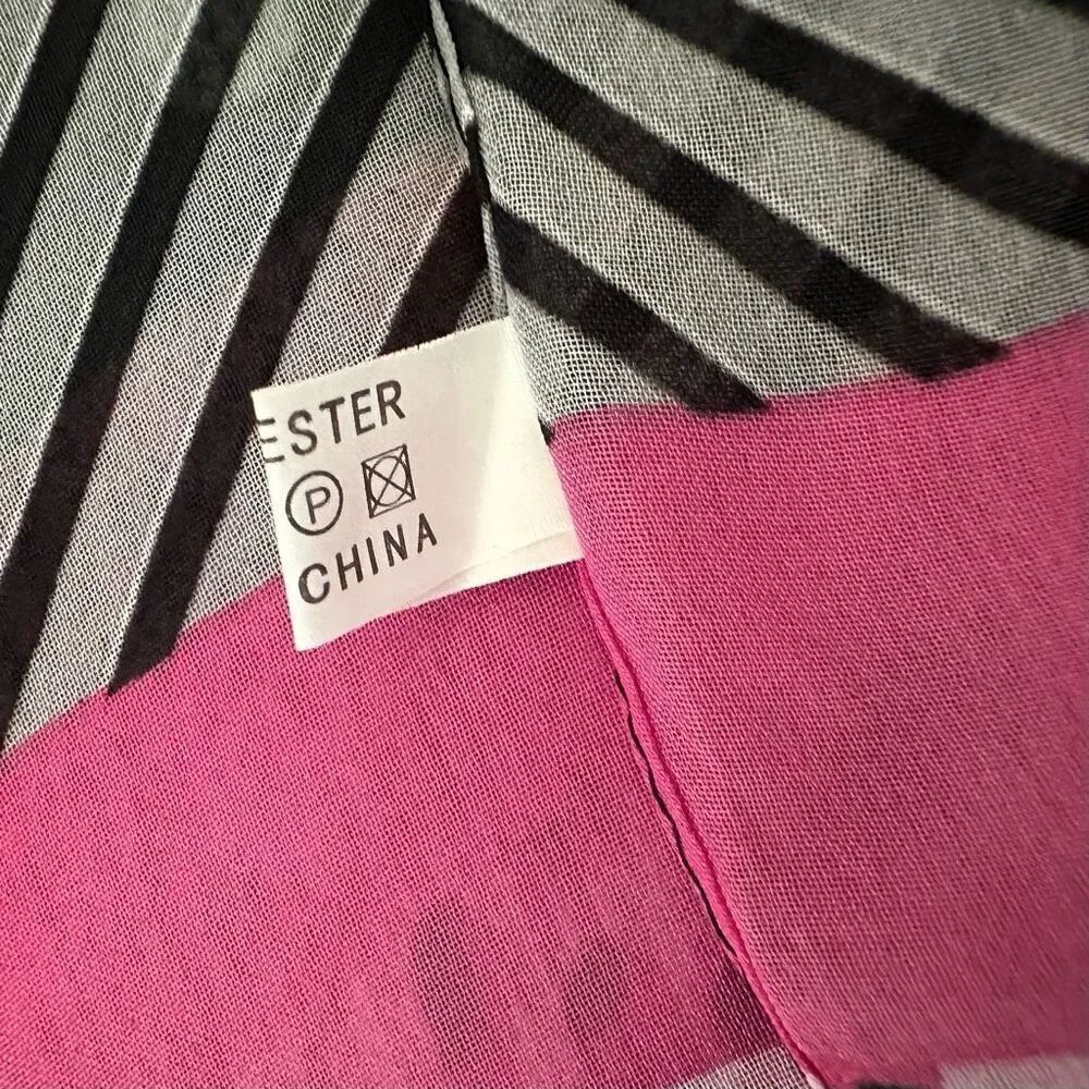 Pink cheetah pattern scarf - Picture 7 of 7